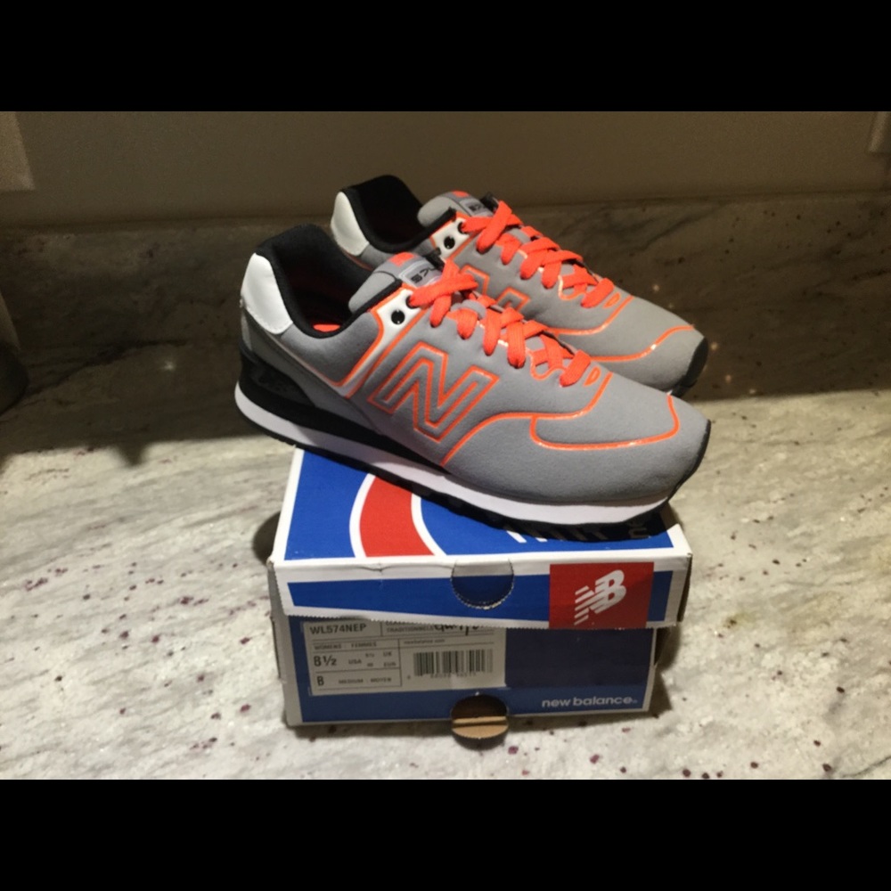 New Balance 574 8.5 BNWB